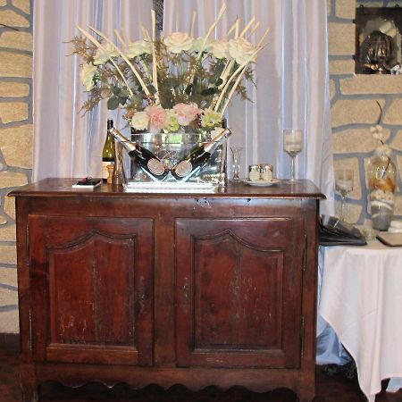 Hotel Logis Deshors-Foujanet Chamboulive Esterno foto