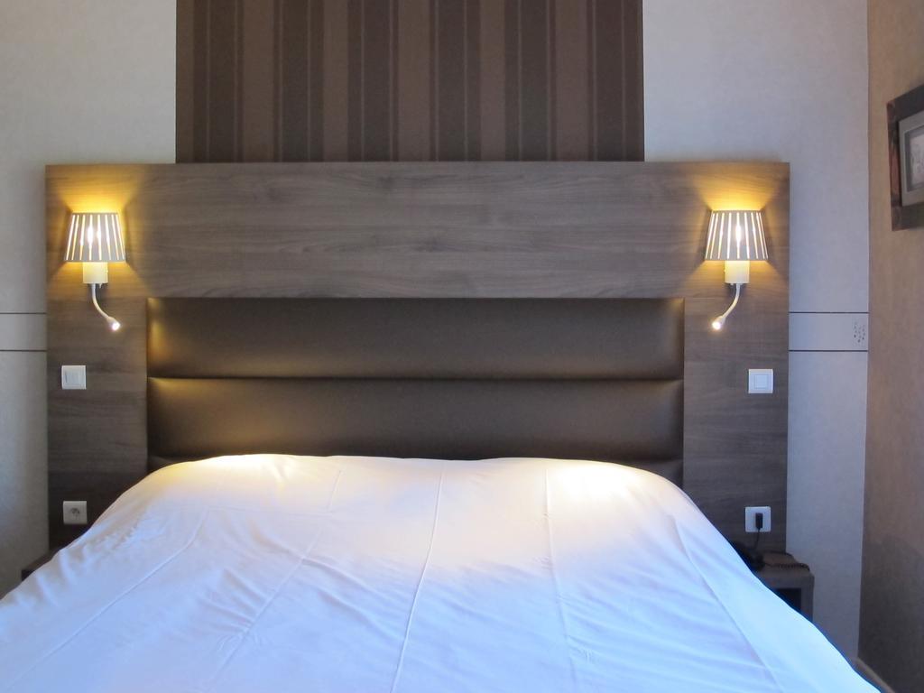 Hotel Logis Deshors-Foujanet Chamboulive Esterno foto