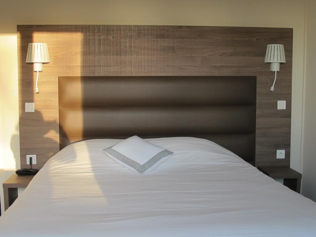 Hotel Logis Deshors-Foujanet Chamboulive Esterno foto