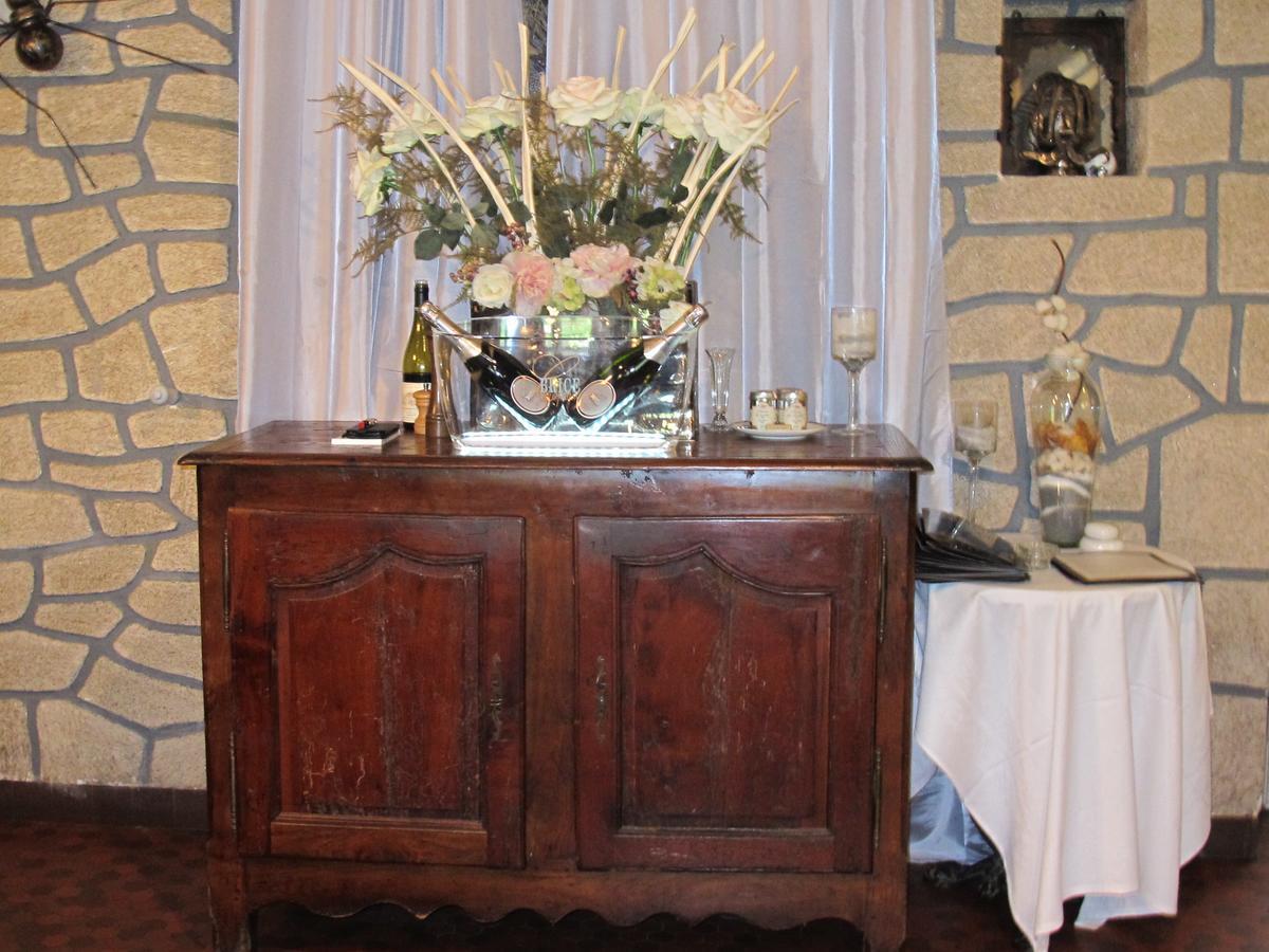 Hotel Logis Deshors-Foujanet Chamboulive Esterno foto