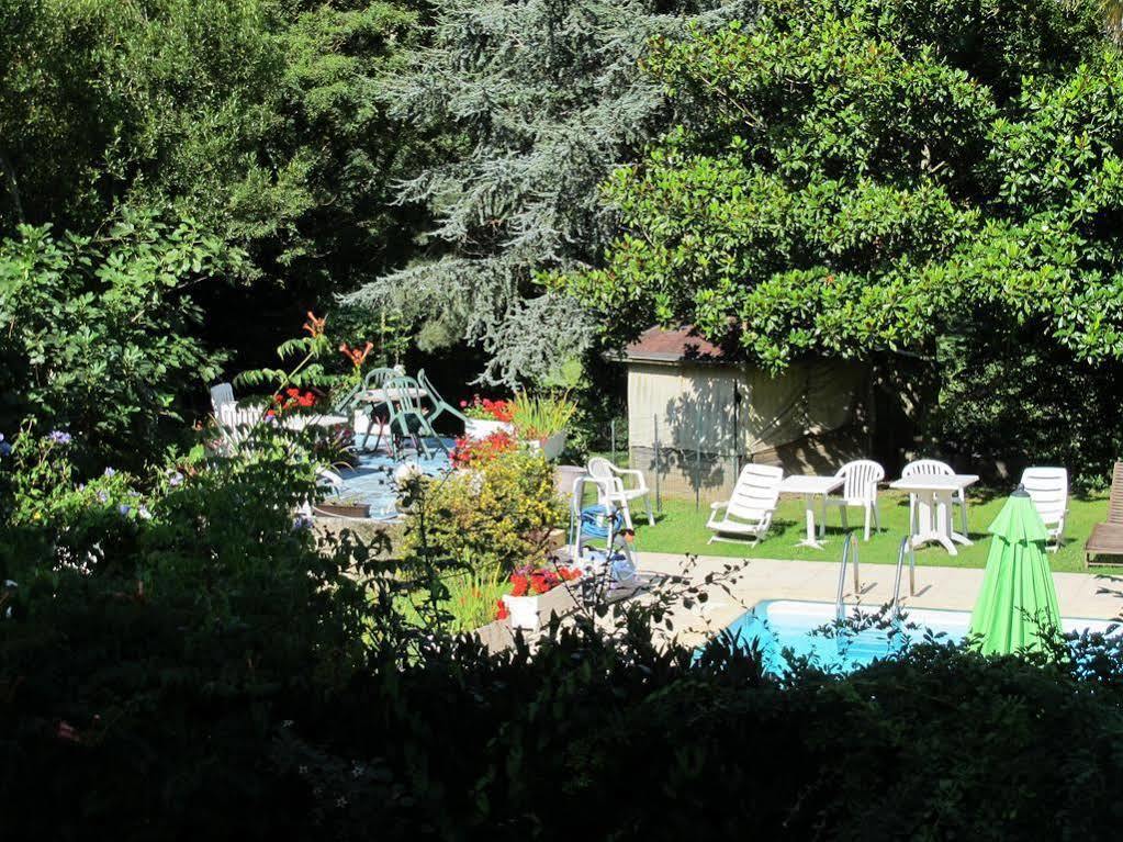 Hotel Logis Deshors-Foujanet Chamboulive Esterno foto