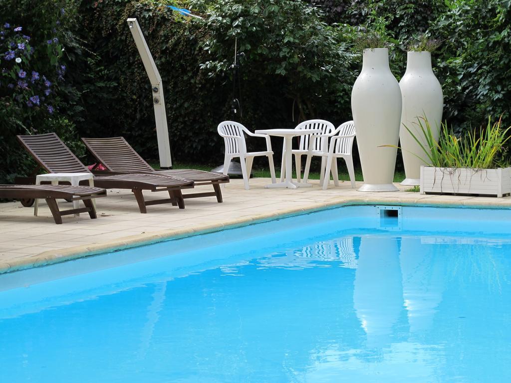 Hotel Logis Deshors-Foujanet Chamboulive Esterno foto