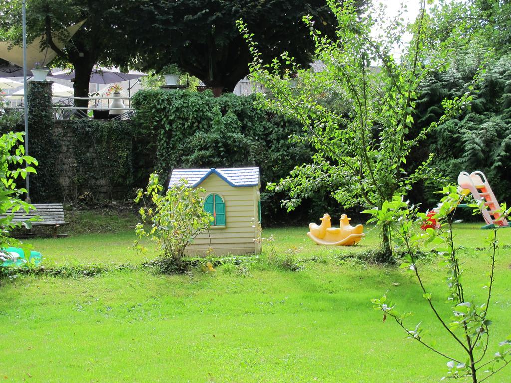 Hotel Logis Deshors-Foujanet Chamboulive Esterno foto